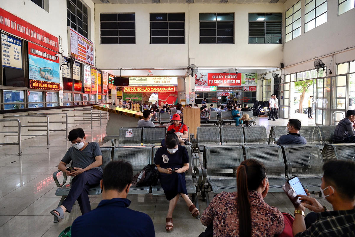 "Một số tuyến dự kiến sẽ có lượng hành khách tăng mạnh như Hà Giang, Quảng Ninh, Nam Định, Nình Bình, Thanh Hoá, Thái Bình, Lào Cai, Sơn La. Dự kiến lưu lượng hành khách sẽ bắt đầu tăng cao từ chiều tối ngày 28/4/2023 đến hết ngày 4/5/2023", ông Hùng phân tích.