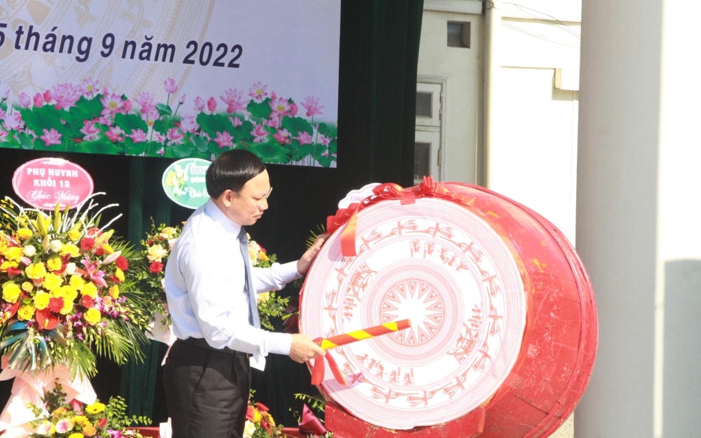 Học sinh nơi đảo tiền tiêu xa nhất hân hoan đến trường