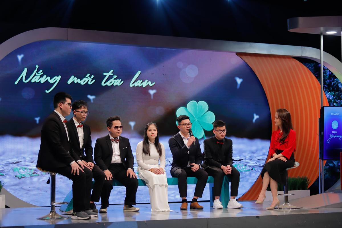 Những thành viên của ban nhạc Nắng mới gây ấn tượng bởi khả năng của mỗi người.
