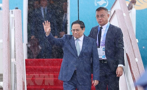 Thủ tướng Phạm Minh Chính đến thành phố Nam Ninh tham dự CAEXPO và CABIS lần thứ 20. (Ảnh: Dương Giang/TTXVN).