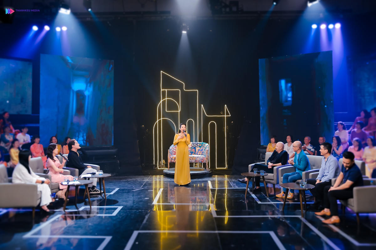 Mỗi khách mời sẽ chia sẻ câu chuyện của mình trên sân khấu "Thanh xuân tươi đẹp".