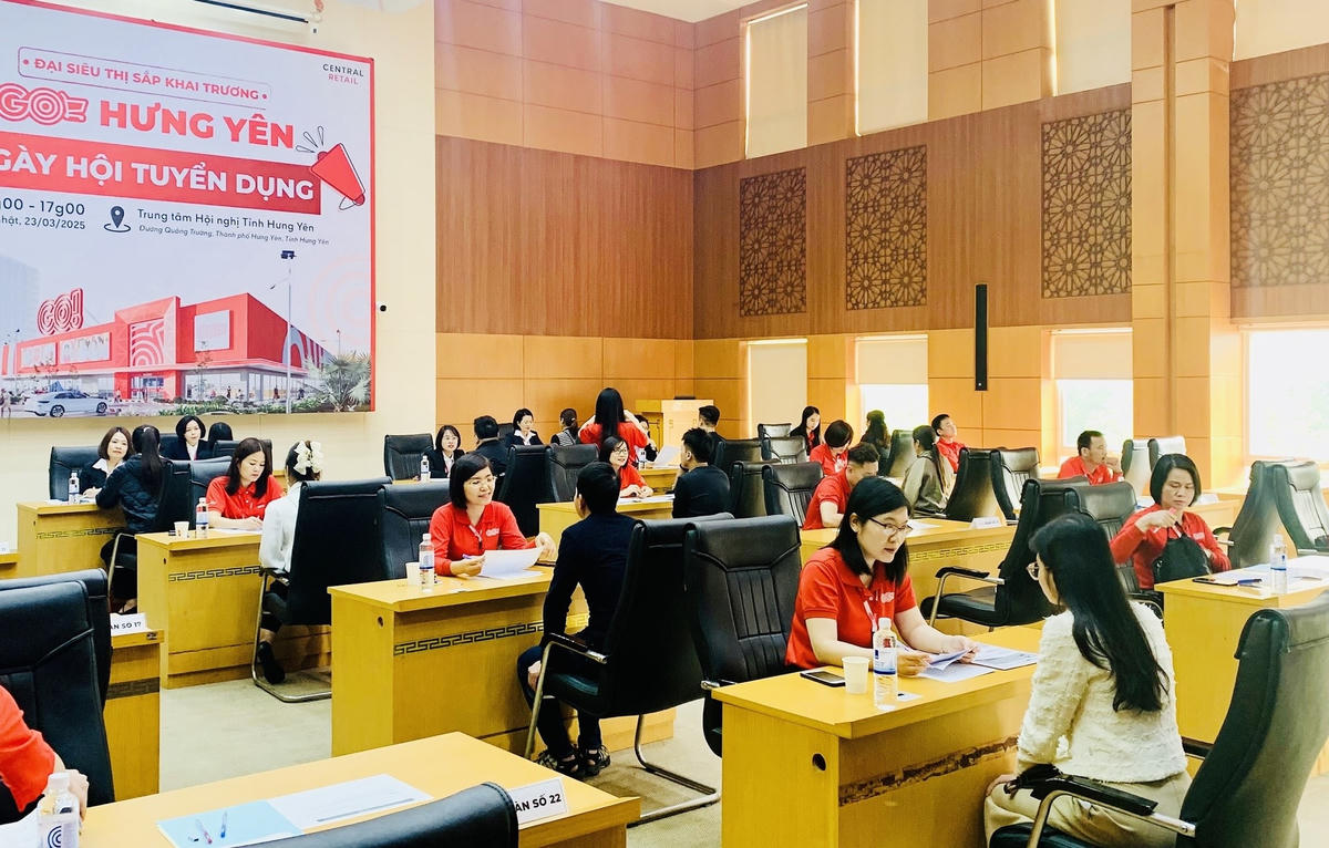Các ứng viên tham gia Ngày hội tuyển dụng của GO! Hứng Yên