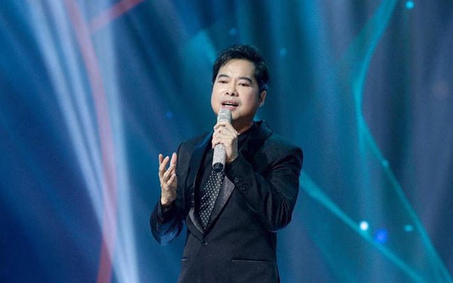 Ngọc Sơn trở nên nổi tiếng hơn trên con đường sự nghiệp nhờ những ca khúc thành công như: “Vầng trăng cô đơn”, “Tình cha”, “Lòng mẹ”…