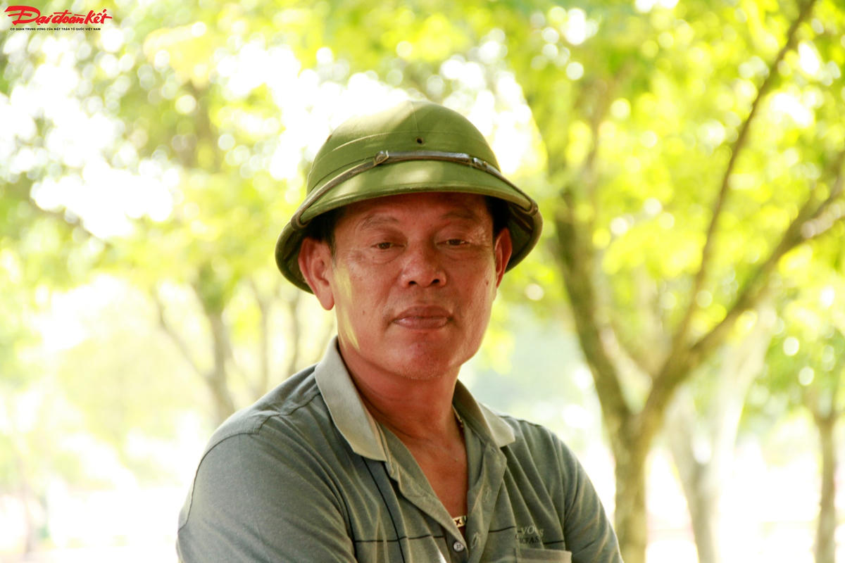 Khi nhắc đến hoàn cảnh của bản thân, anh Minh có chút đượm buồn.