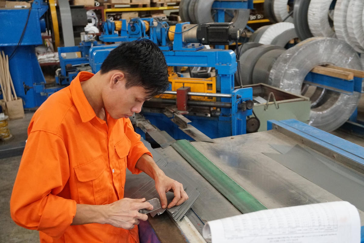 Do tiền lương làm căn cứ đóng bảo hiểm xã hội không cao nên người lao động có lương hưu thấp. Ảnh: Quang Vinh.