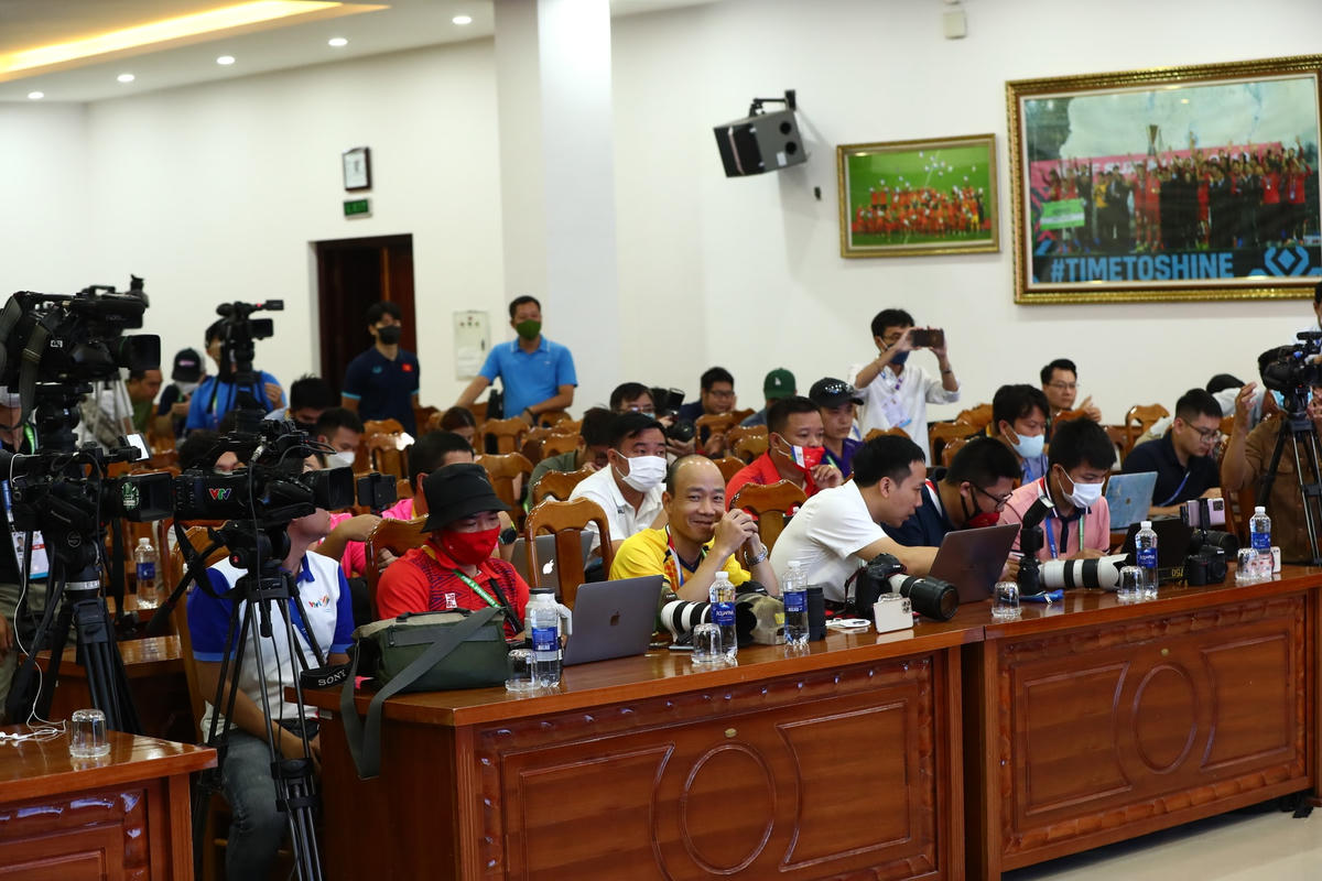 Buổi họp báo thu hút rất đông phóng viên tham dự.