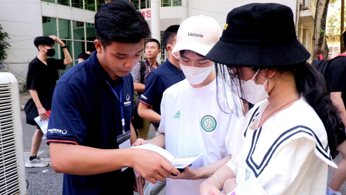 Thí sinh tham gia Ngày hội tư vấn xét tuyển đại học, cao đẳng năm 2022 do Bộ GDĐT tổ chức mới đây.