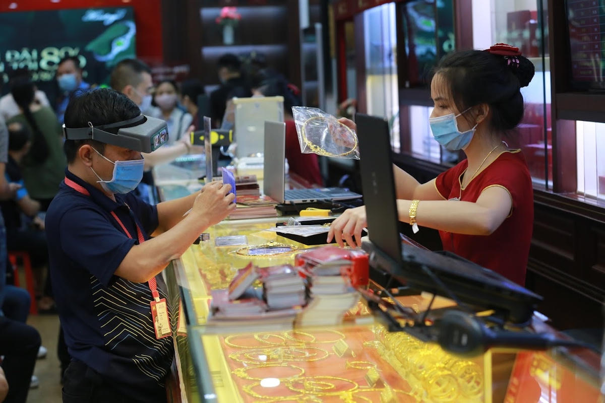 Giá vàng liên tục giảm trong những ngày gần đây.