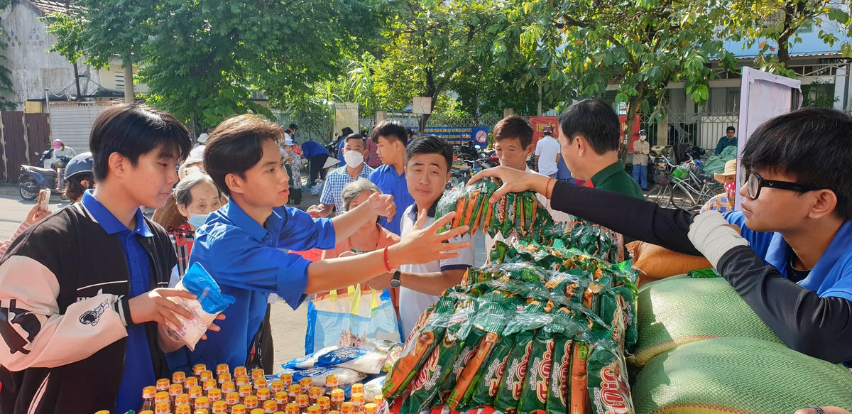 Cán bộ Mặt trận góp sức xây dựng 'môi trường xanh'