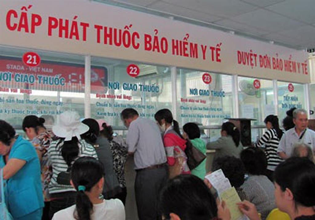 Khám chữa bệnh bằng bảo hiểm y tế.