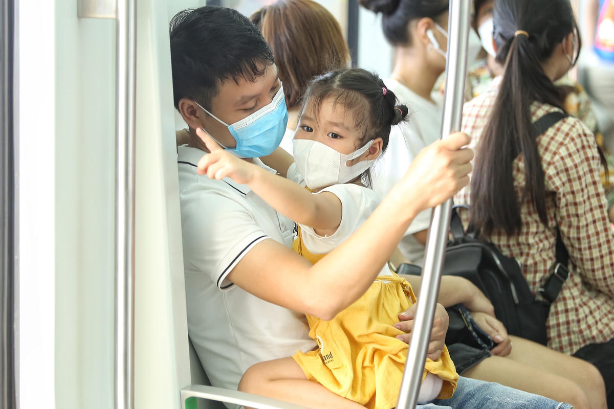 Theo anh Giang, đi trải nghiệm rồi mới thấy đường sắt Cát Linh - Hà Đông đúng là một loại hình vận tải hành khách tiện lợi và hiện đại. Không chỉ đem lại sự hài lòng cho hành khách mà còn là một biểu tượng đẹp của Hà Nội.