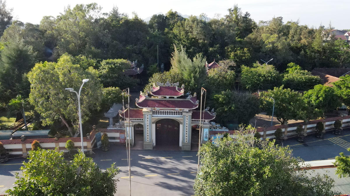Trải qua sự biến thiên của thời gian và lịch sử, “Đền thiêng nơi cửa biển” vẫn giữ được vẻ cổ kính, linh thiêng và trở thành địa chỉ du lịch tâm linh của du khách thập phương.