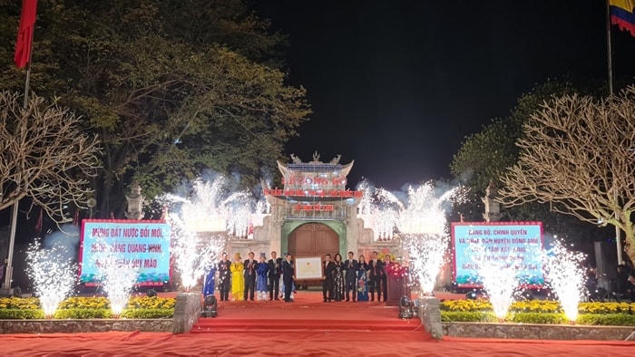 Thứ trưởng Hoàng Đạo Cương trao Bằng công nhận Di sản văn hóa phi vật thể cấp quốc gia Lễ hội Cổ Loa.