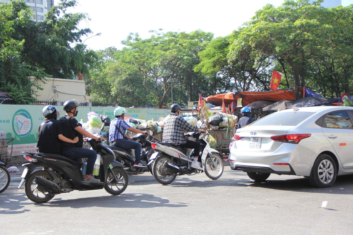 Hà Nội: Những điểm tập kết rác tra tấn người dân phường Mỹ Đình 2