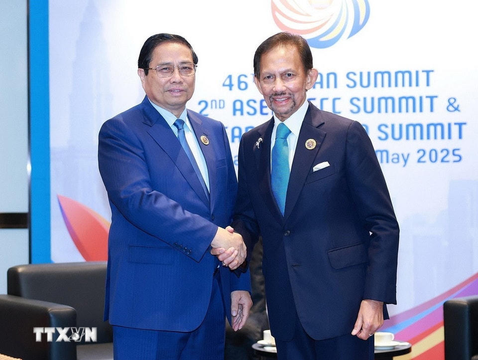 Thủ tướng Phạm Minh Chính gặp Quốc vương Brunei Hassanal Bolkiah. (Ảnh: Dương Giang/TTXVN)