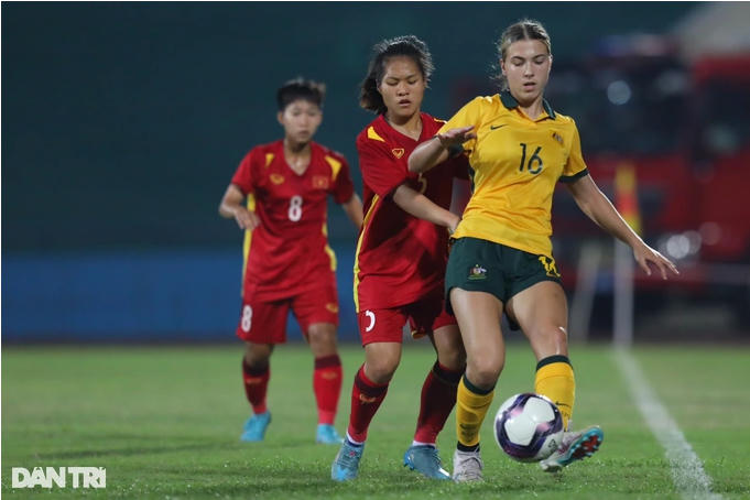 U20 nữ Australia ghi được 2 bàn thắng ở hiệp 2 (Ảnh: Mạnh Quân/Dân trí).