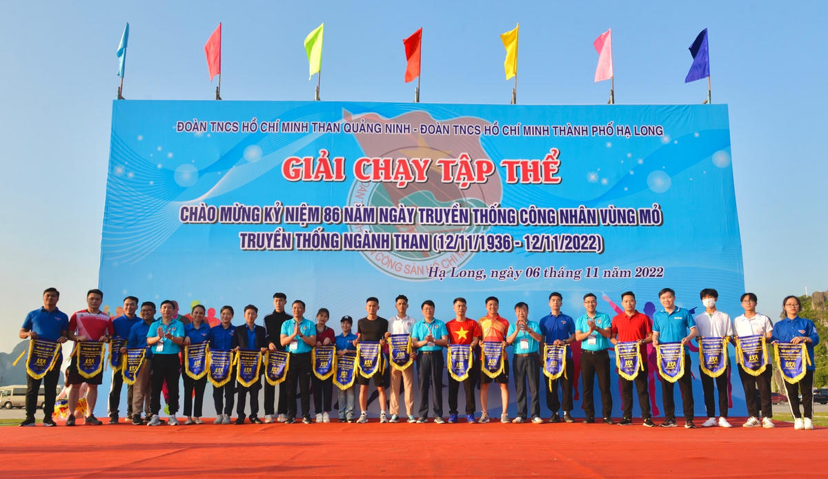 Quảng Ninh: Hơn 2.000 người tham gia Giải chạy kỷ niệm ngày Truyền thống ngành Than