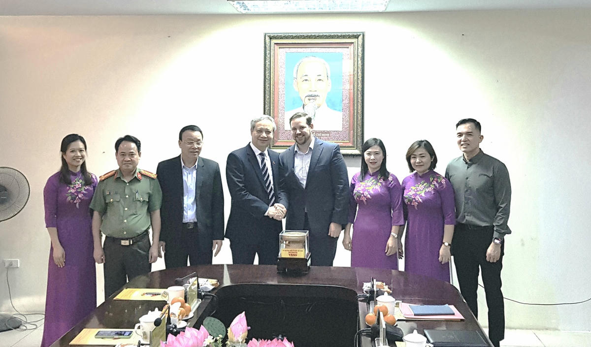 Đoàn Tùy viên chính trị, Đại sứ quán Hoa Kỳ tại Việt Nam đến thăm và làm việc với Ban Thường trực UBMTTQ tỉnh Thanh Hóa ngày 27/10.