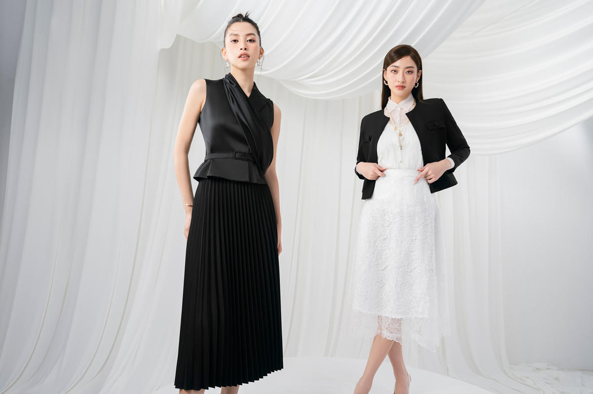 Với sự đan cài những chi tiết nhỏ trên trang phục, Tiểu Vy và Lương Thùy Linh ghi điểm tuyệt đối trong mắt công chúng. Khoác lên mình những bộ cánh sơ mi, suit được “thoát xác” qua khâu xử lý phần tay áo hoa loa kèn hoặc tạo cổ cao, khoét sâu, nhan sắc hai nàng Hậu thăng hạng rõ rệt. 