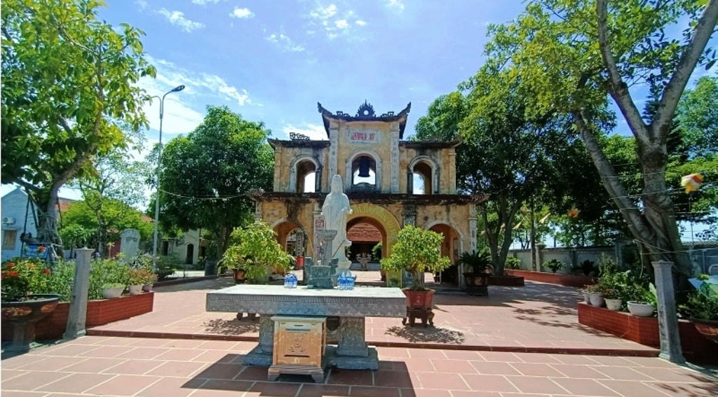 Chùa Vích đang xuống cấp nhưng chưa thể trùng tu do vướng các thủ tục về pháp lý.