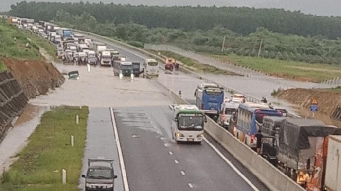 Khẩu độ thiết kế cống đáp ứng yêu cầu thoát nước của lưu vực tự nhiên phía trái tuyến cao tốc (phạm vi từ Km25+100-Km25+900).