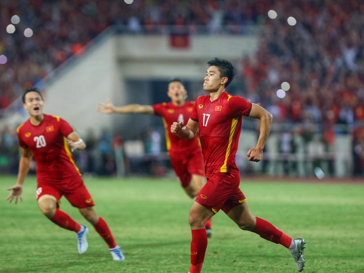Nhâm Mạnh Dũng trở thành người hùng khi ghi bàn thắng duy nhất đem chiến thắng về cho U23 Việt Nam.