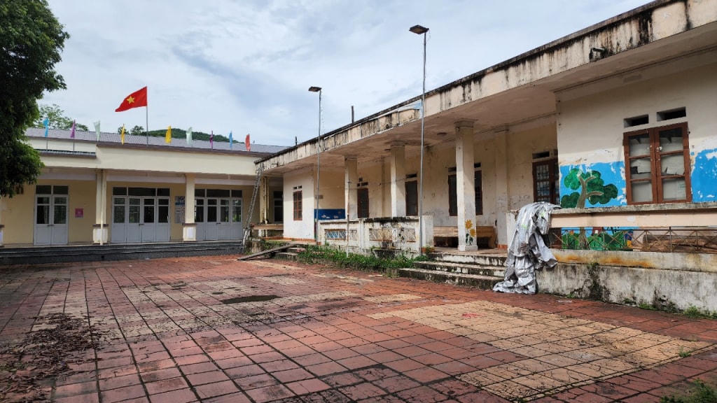 Điểm trường tiểu học thị trấn Ba Chẽ (khu 5, thị trấn Ba Chẽ) được người dân trong khu đề xuất xin để mở rộng khuôn viên và sân chơi cho nhà văn hóa khu nhưng vẫn chưa được giải quyết. Ảnh: QMG.