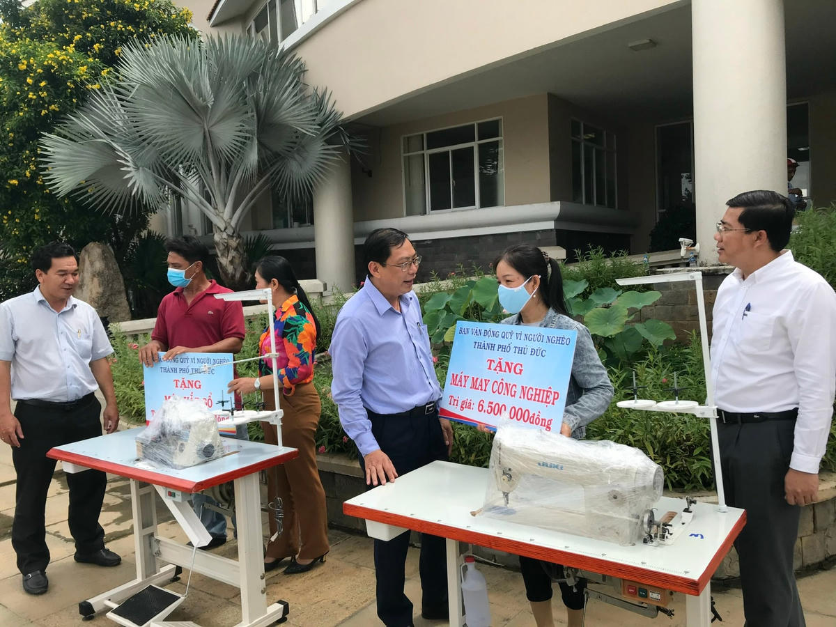 Trao phương tiện sinh kế, một giải pháp giúp người dân thoát nghèo bền vững ở TP Thủ Đức.
