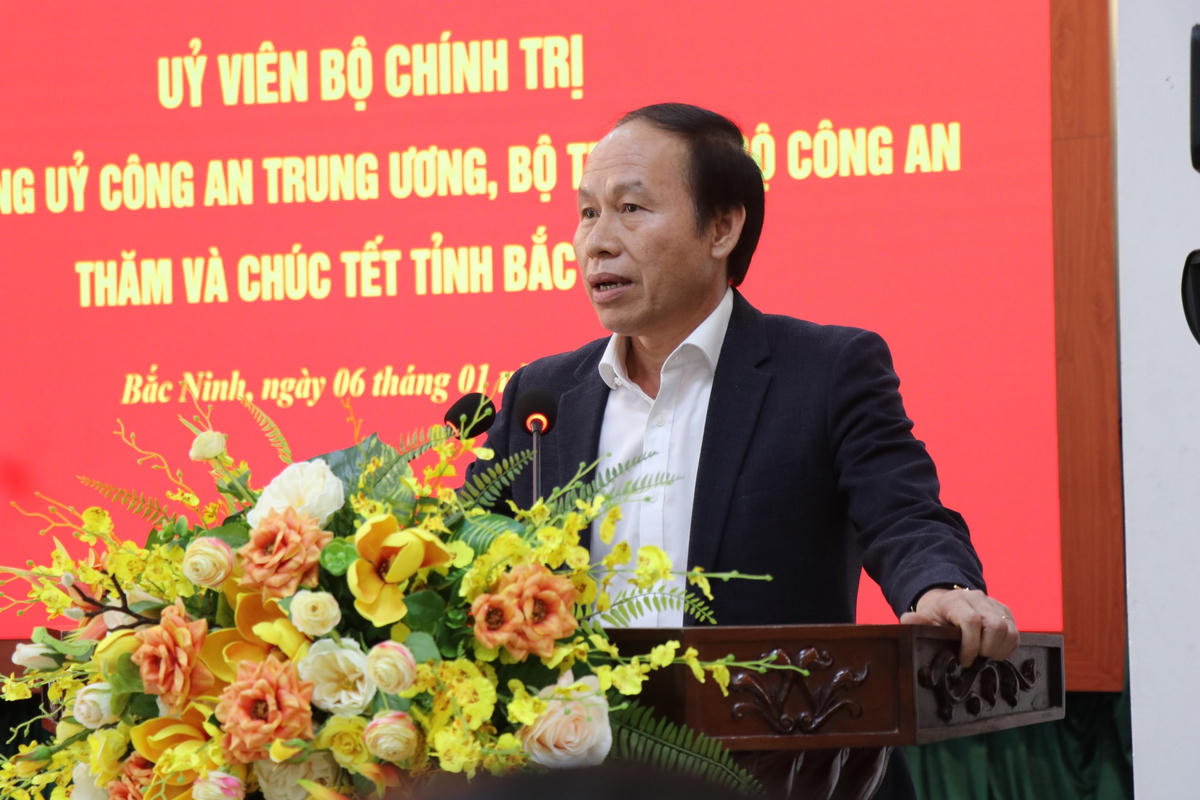 Phó Chủ tịch - Tổng Thư ký UBTƯ MTTQ Việt Nam Lê Tiến Châu phát biểu tại buổi đến thăm tặng quà hộ nghèo, gia đình chính sách nhân dịp Tết Nguyên đán Quý Mão 2023 tại Ủy ban Mặt trận Tổ quốc Việt Nam tỉnh Bắc Ninh.