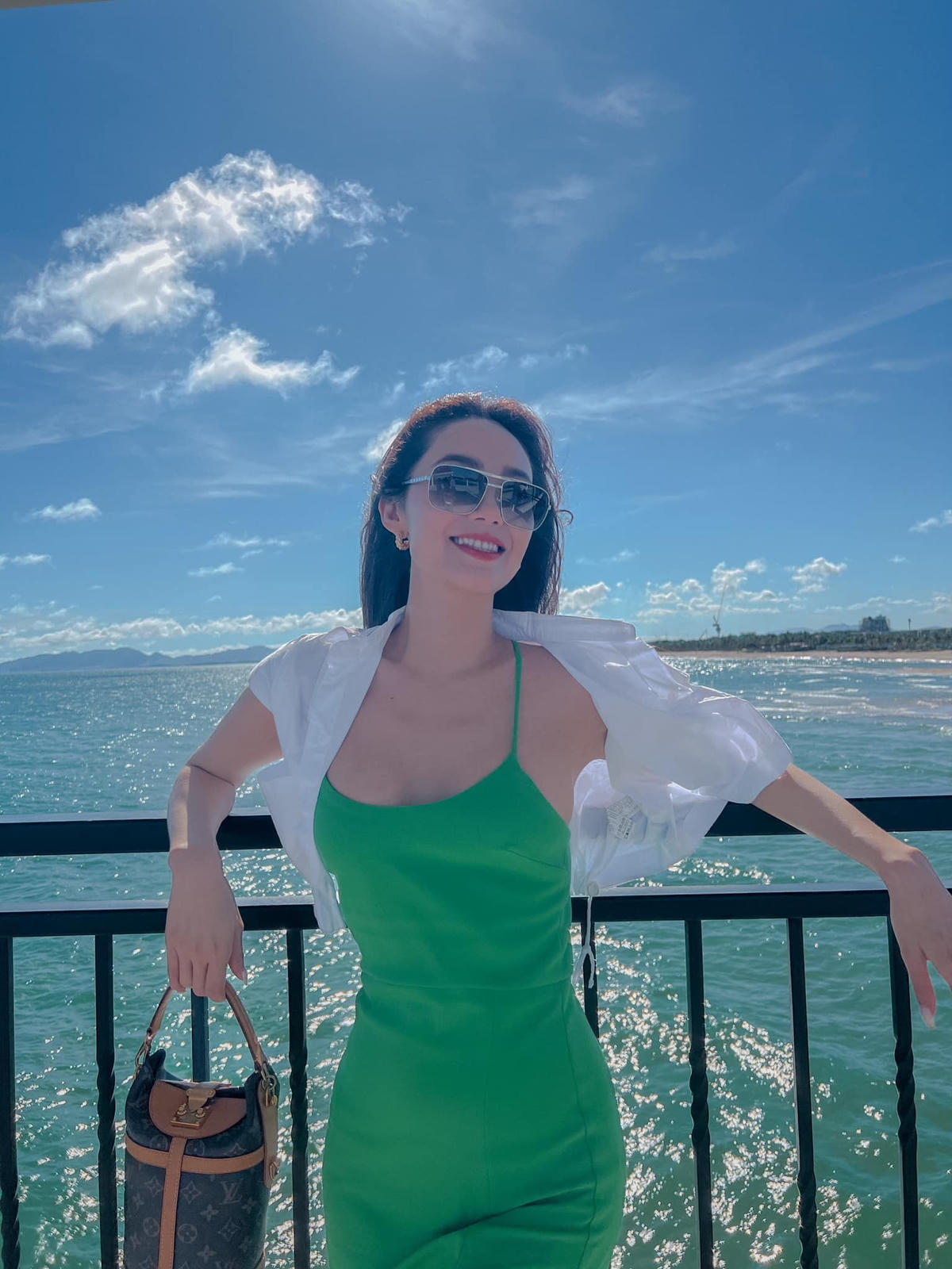 Ngoài những thành công trong con đường âm nhạc và diễn xuất, Minh Hằng còn là đại sứ thương hiệu cho nhiều nhãn hàng nổi tiếng.