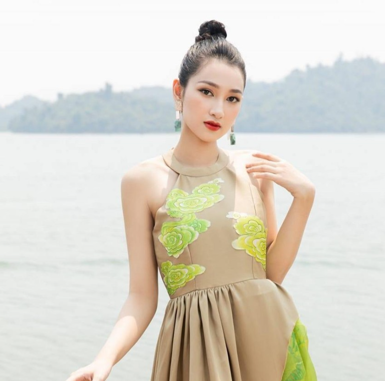 Phương Linh chiến thắng thuyết phục với “Người đẹp du lịch”.
