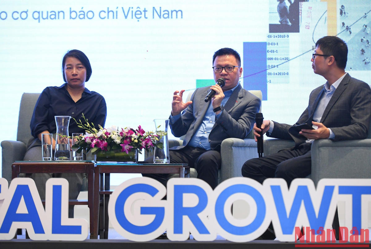 Các diễn giả tham dự thảo luận tại chương trình.