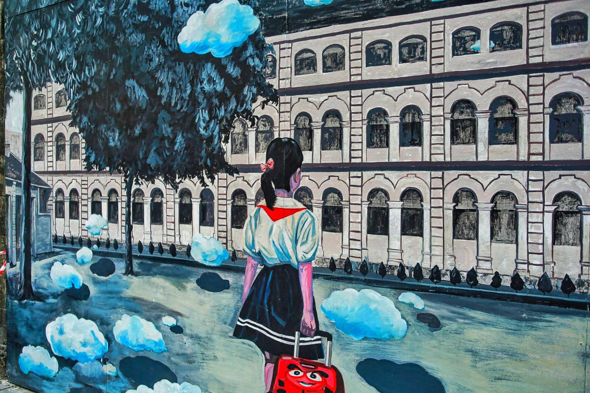 [ẢNH] Hà Nội: Phố bích họa Phùng Hưng khoác 'áo mới' đón Tết&nbsp;