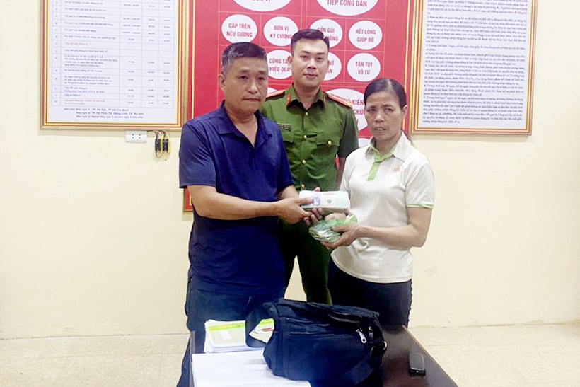 Anh Tô Minh Thông đã trao trả toàn bộ tài sản trên cho người đánh rơi.