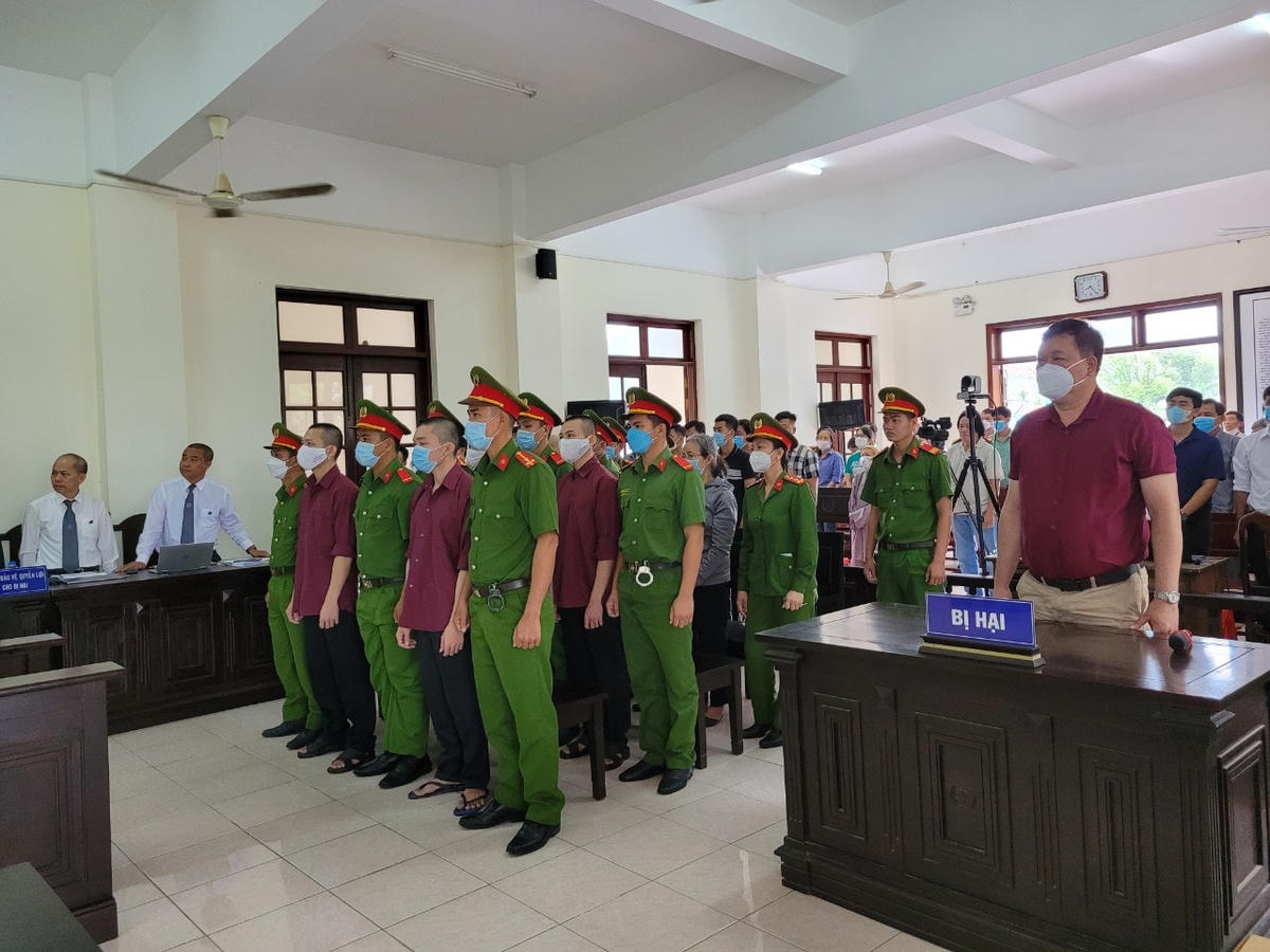 Đại diện bị hại mong tòa xét xử nghiêm minh, làm gương thượng tôn pháp luật (Ảnh Đoàn Xá).