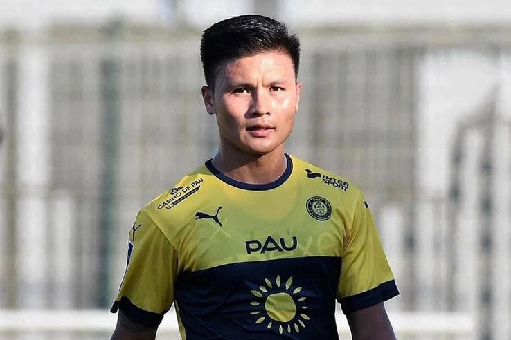Quang Hải ngồi dự bị ở trận đấu Pau FC thua Sochaux 0-3 (Ảnh: Pau FC).