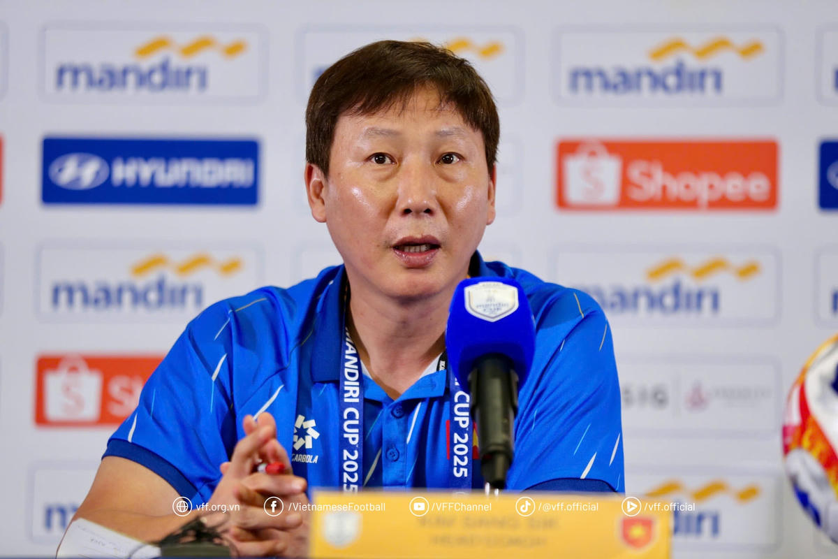 HLV Kim Sang Sik. Ảnh: VFF.