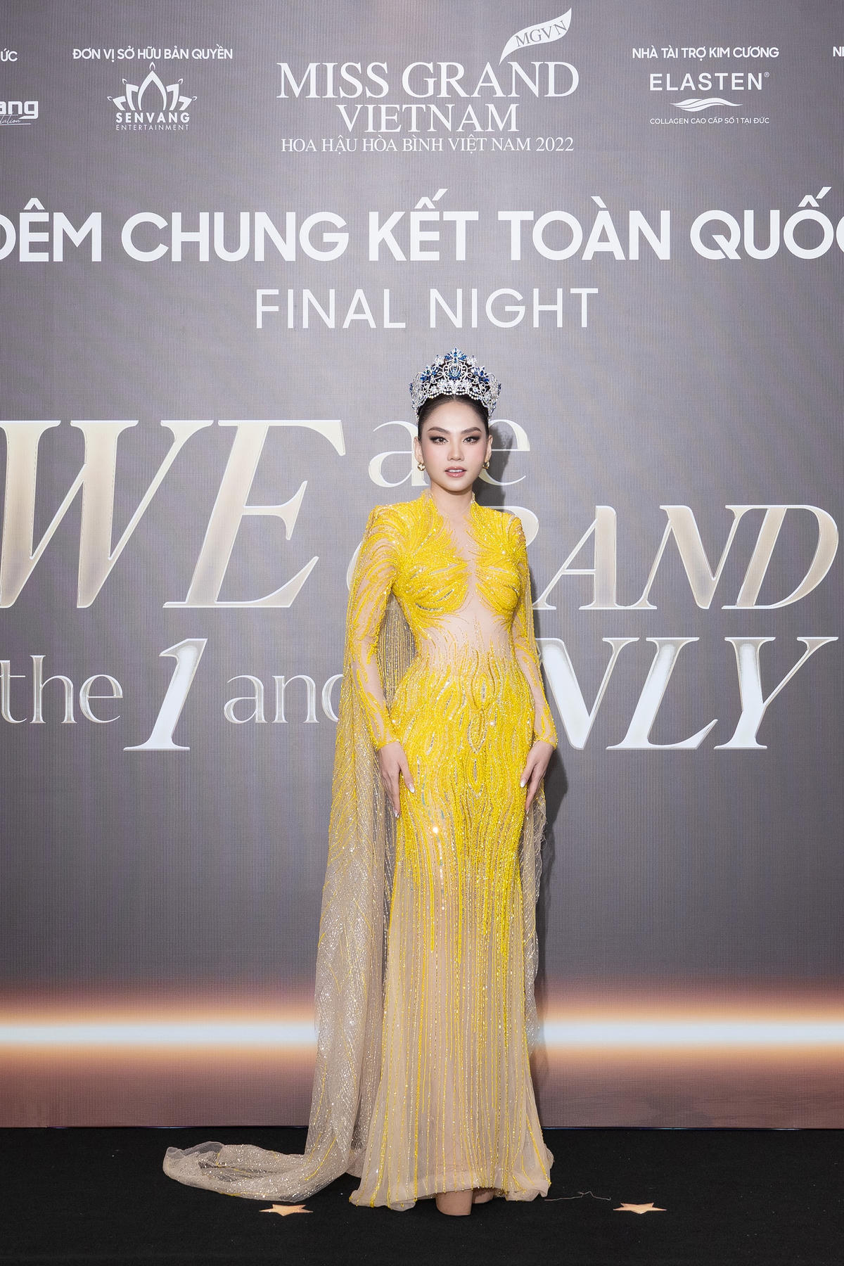 Hoa hậu Mai Phương diện thiết kế dạ hội màu vàng nổi bật, được kết đính lấp lánh tham dự đêm chung kết Miss Grand Vietnam 2022.