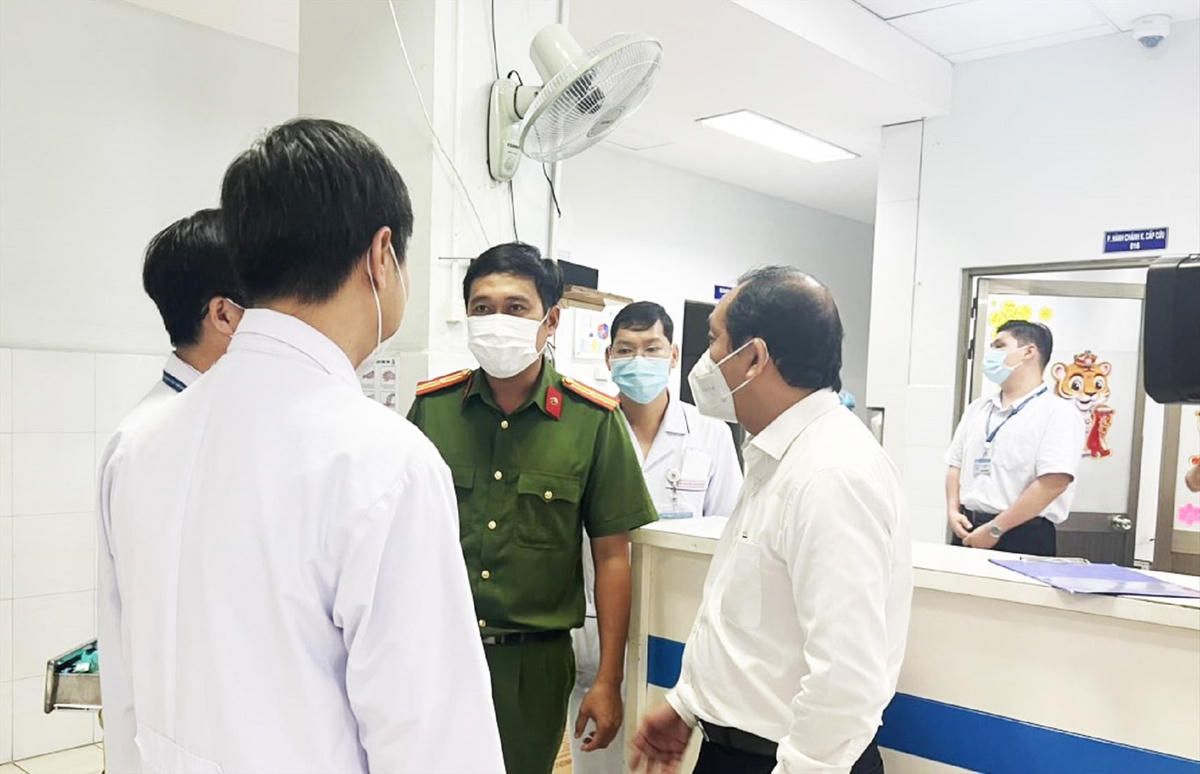 Cần các chế tài mạnh để bảo vệ các y, bác sĩ. Ảnh: V.S.