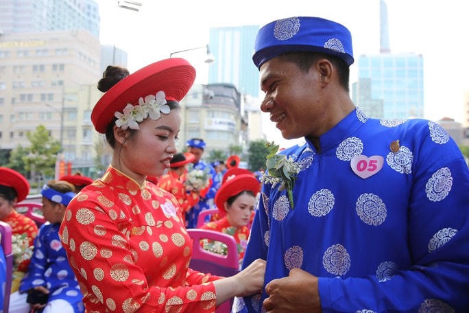 Các cặp đôi hạnh phúc trong Lễ cưới tập thể. Ảnh: NLĐ.