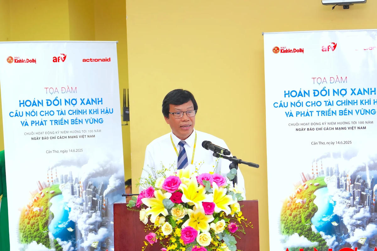 GS.TS Trần Ngọc Hải - Phó Hiệu trưởng trường Đại học Cần Thơ phát biểu tại Tọa đàm. Ảnh: Lại Tấn