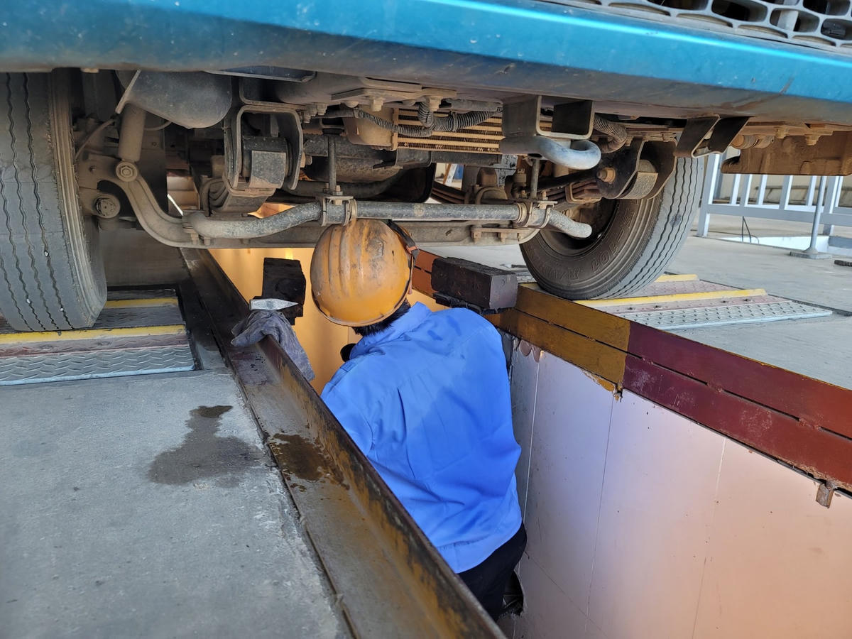 Thông tin từ Trung tâm Đăng kiểm xe cơ giới Hòa Bình 28-01S cũng cho hay, trong hôm nay dự kiến Trung tâm sẽ tiến hành kiểm định gần 50 xe. Với ngày đầu hoạt động trở lại, các trang thiết bị máy móc ổn định, không có hiện tượng ùn tắc.