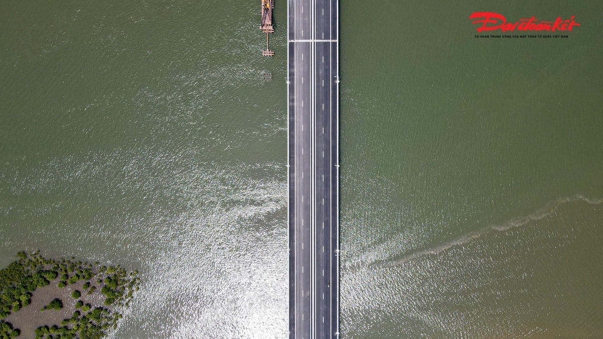 Cận cảnh cao tốc Vân Đồn - Móng Cái trước ngày về đích