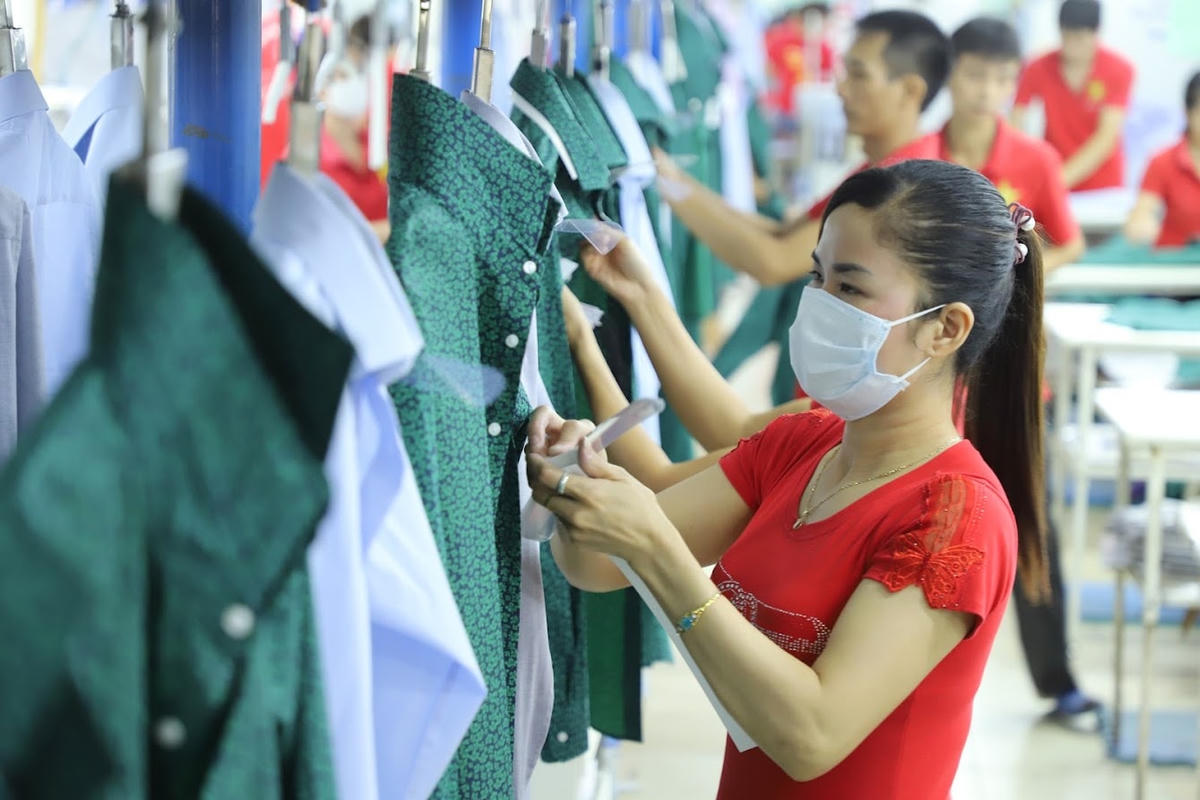Sản phẩm may mặc của Việt Nam ngày càng thuyết phục khách hàng. Ảnh: Quang Vinh.