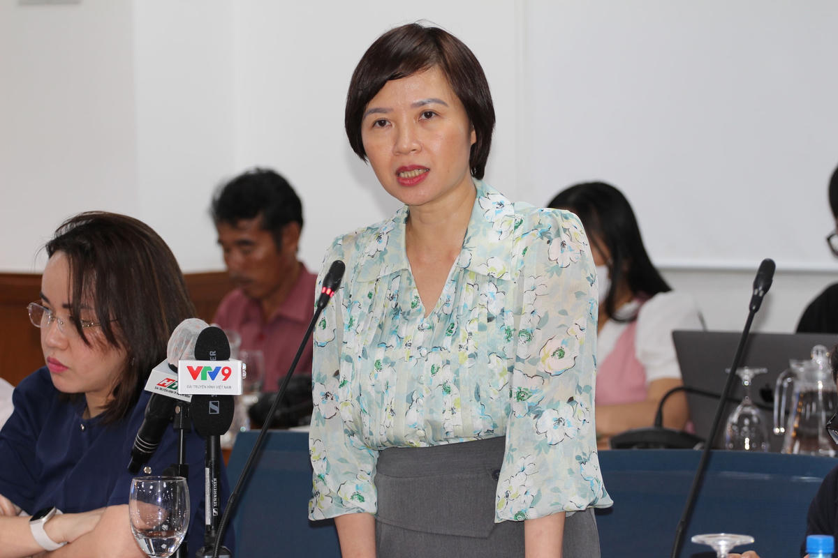 Đại diện HCDC thông tin về biến chủng mới của SARS-CoV-2 tại họp báo.