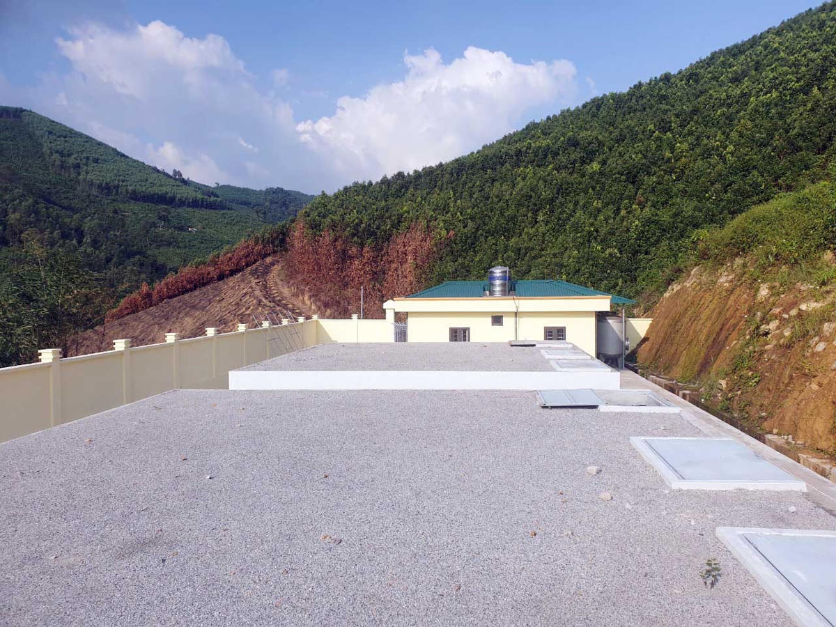 Công trình bể chứa, bể lọc Khe San cấp nước sinh hoạt trên địa bàn xã Phong Dụ.