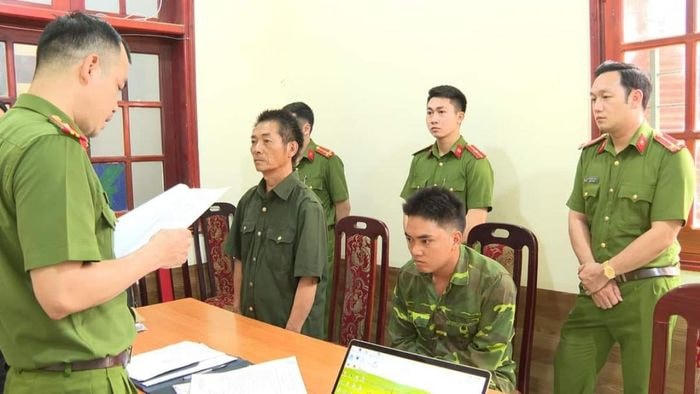 Cơ quan Công an đọc lệnh bắt đối tượng Mùa A Sinh và Mùa A Phùa.