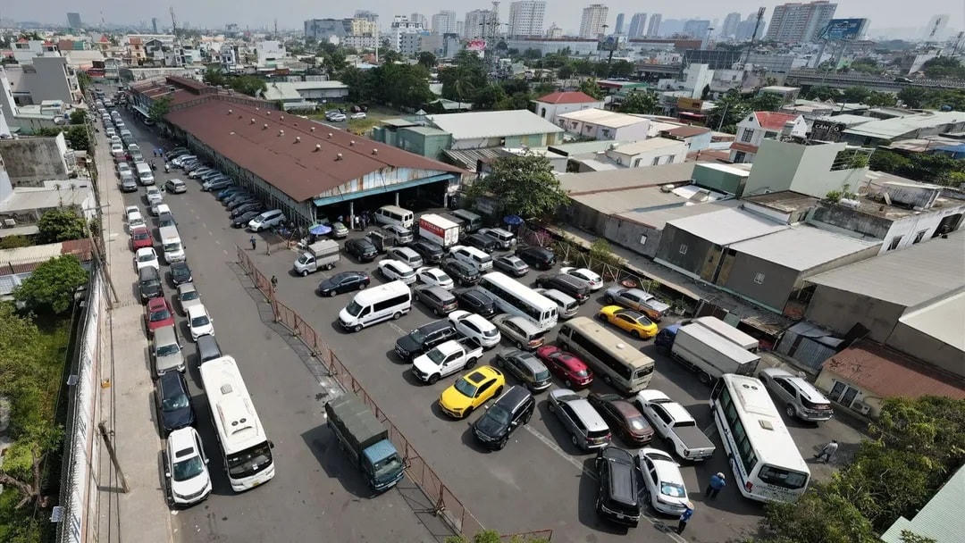 Tình trạng quá tải tại các trạm đăng kiểm.