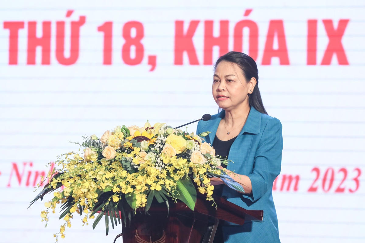 Phó Chủ tịch – Tổng Thư ký Nguyễn Thị Thu Hà phát động đợt thi đua đặc biệt chào mừng Đại hội MTTQ Việt Nam các cấp. Ảnh: Quang Vinh.