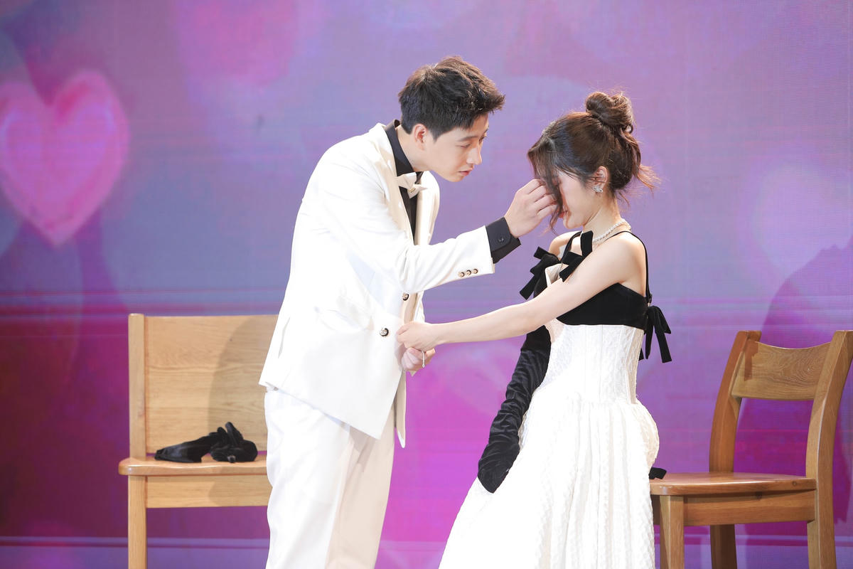 Lau nước mắt cho Luna. Ảnh: Perfect Universe.